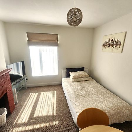 Bassett Flat With 2 Bedrooms And Superfast Wi-Fi Ситингбърн Екстериор снимка