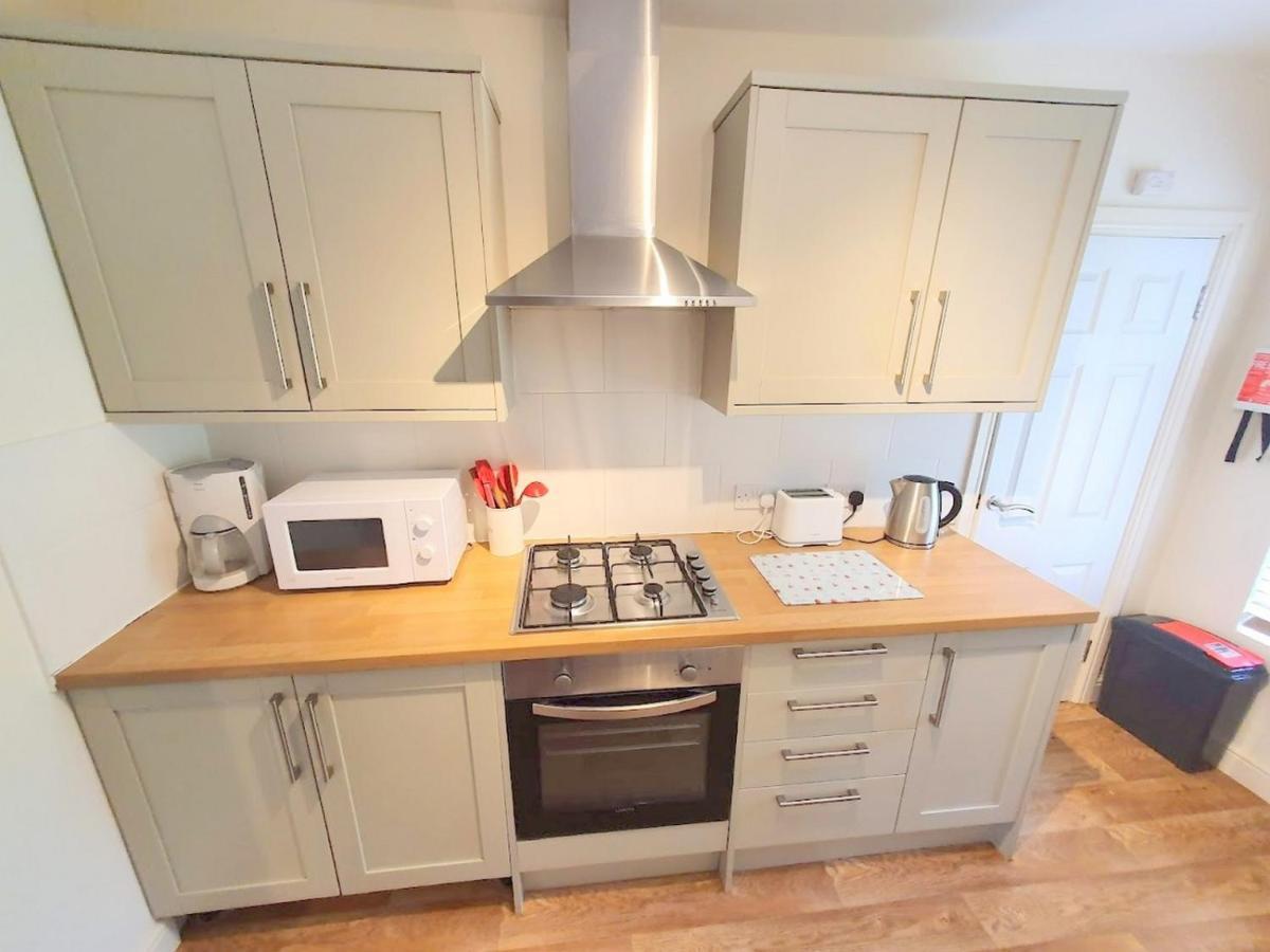 Bassett Flat With 2 Bedrooms And Superfast Wi-Fi Ситингбърн Екстериор снимка