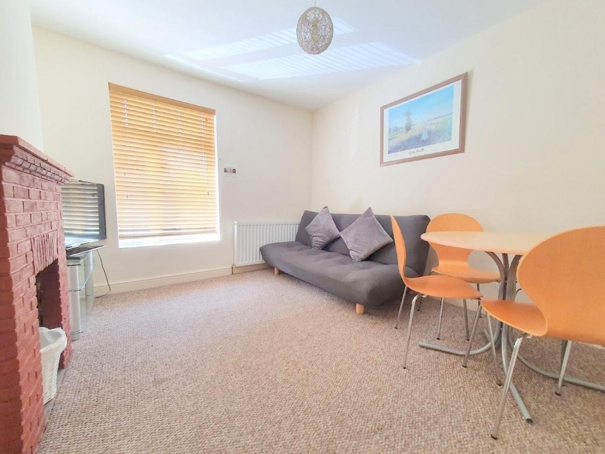 Bassett Flat With 2 Bedrooms And Superfast Wi-Fi Ситингбърн Екстериор снимка