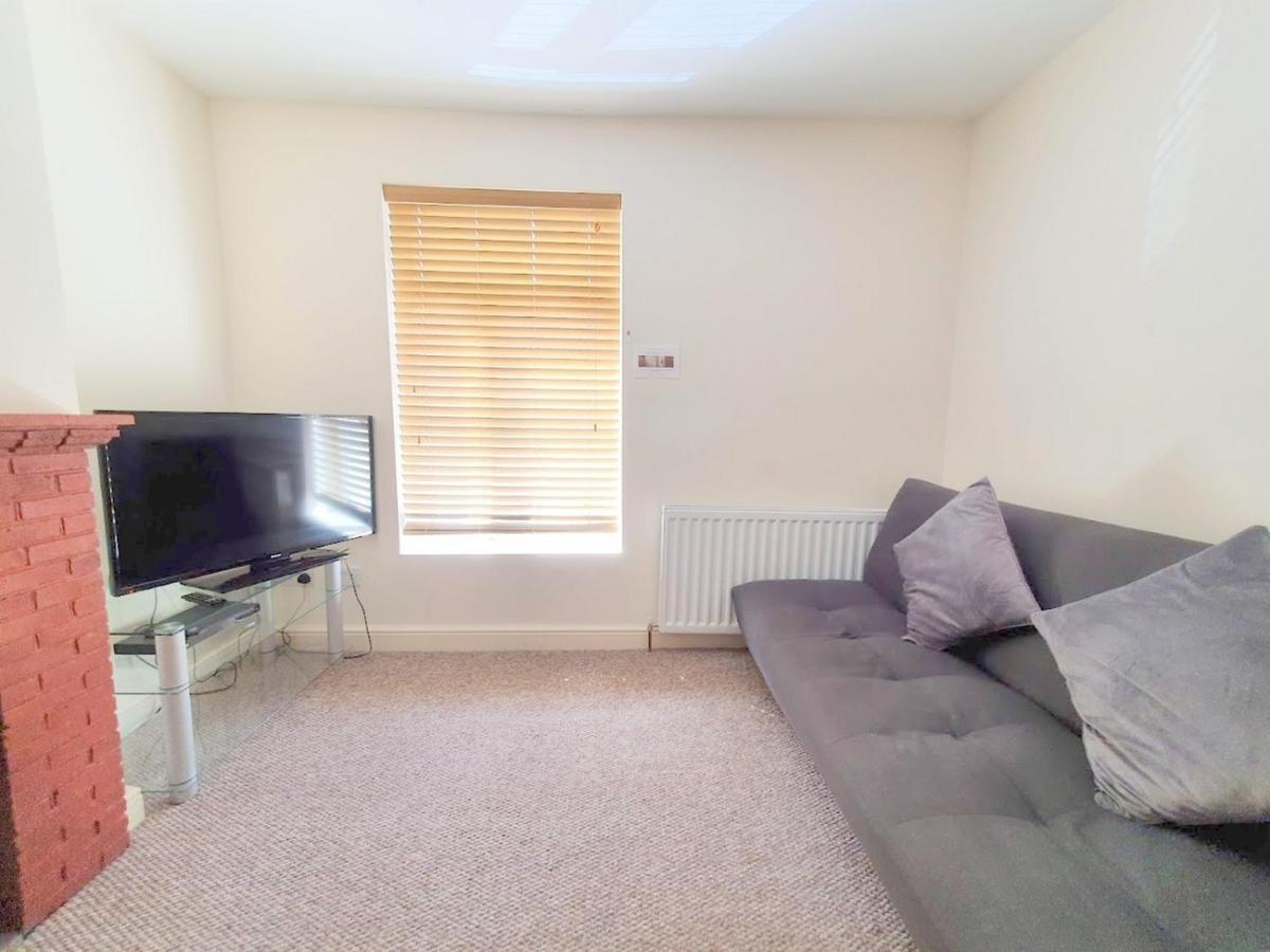 Bassett Flat With 2 Bedrooms And Superfast Wi-Fi Ситингбърн Екстериор снимка