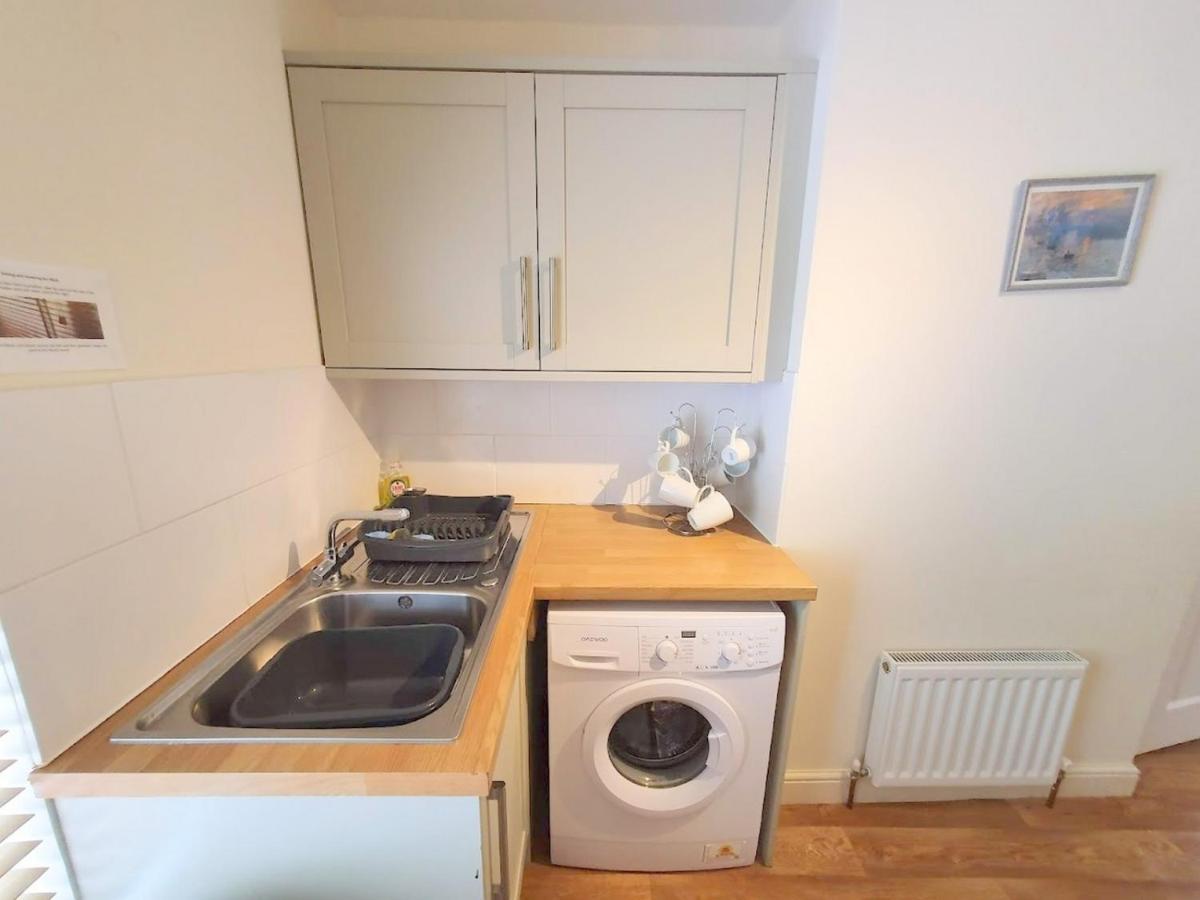 Bassett Flat With 2 Bedrooms And Superfast Wi-Fi Ситингбърн Екстериор снимка