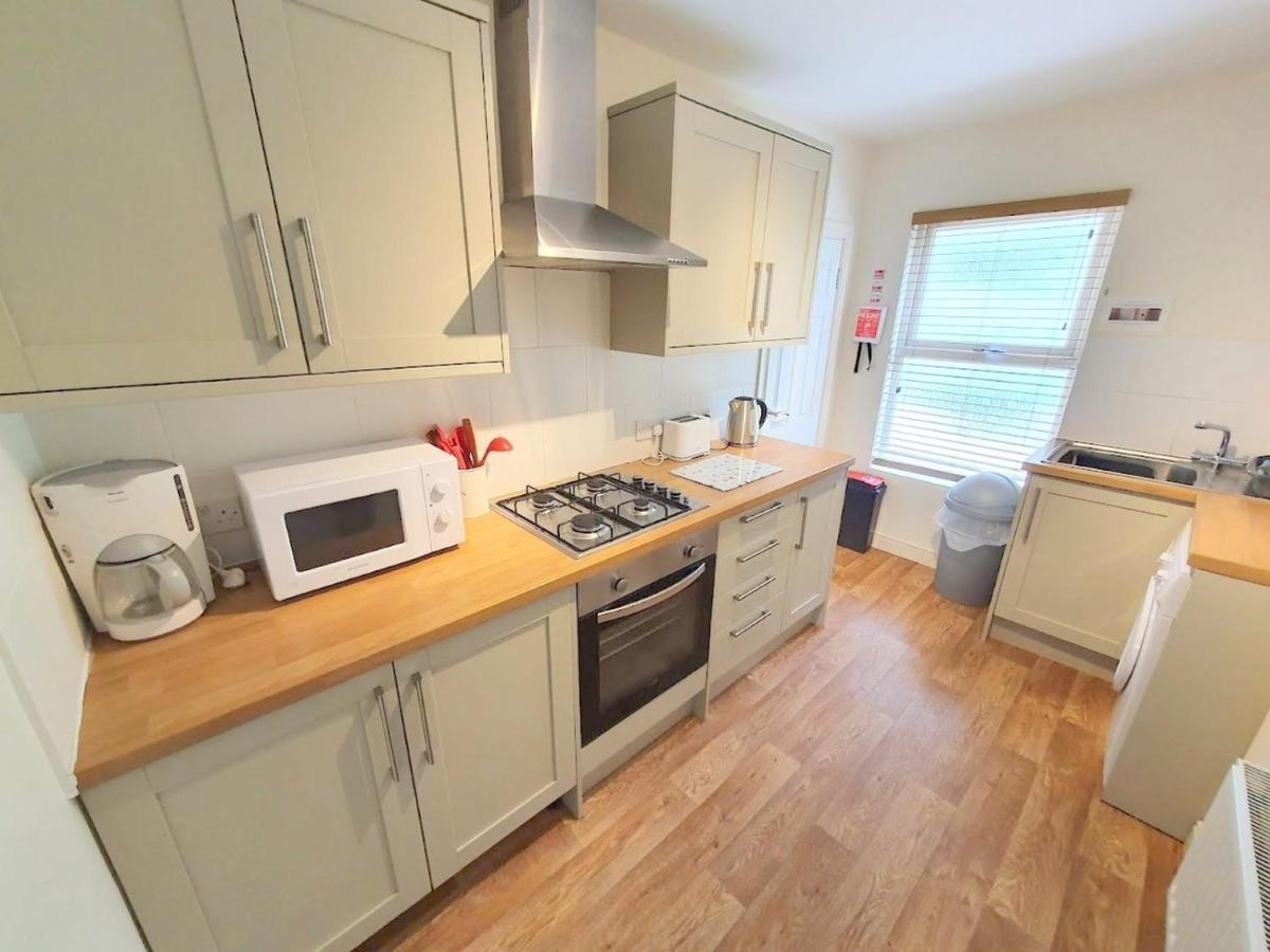 Bassett Flat With 2 Bedrooms And Superfast Wi-Fi Ситингбърн Екстериор снимка