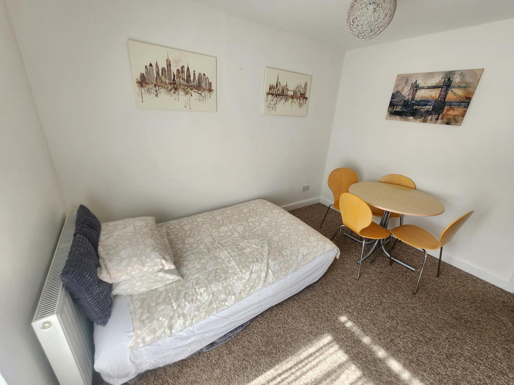 Bassett Flat With 2 Bedrooms And Superfast Wi-Fi Ситингбърн Екстериор снимка