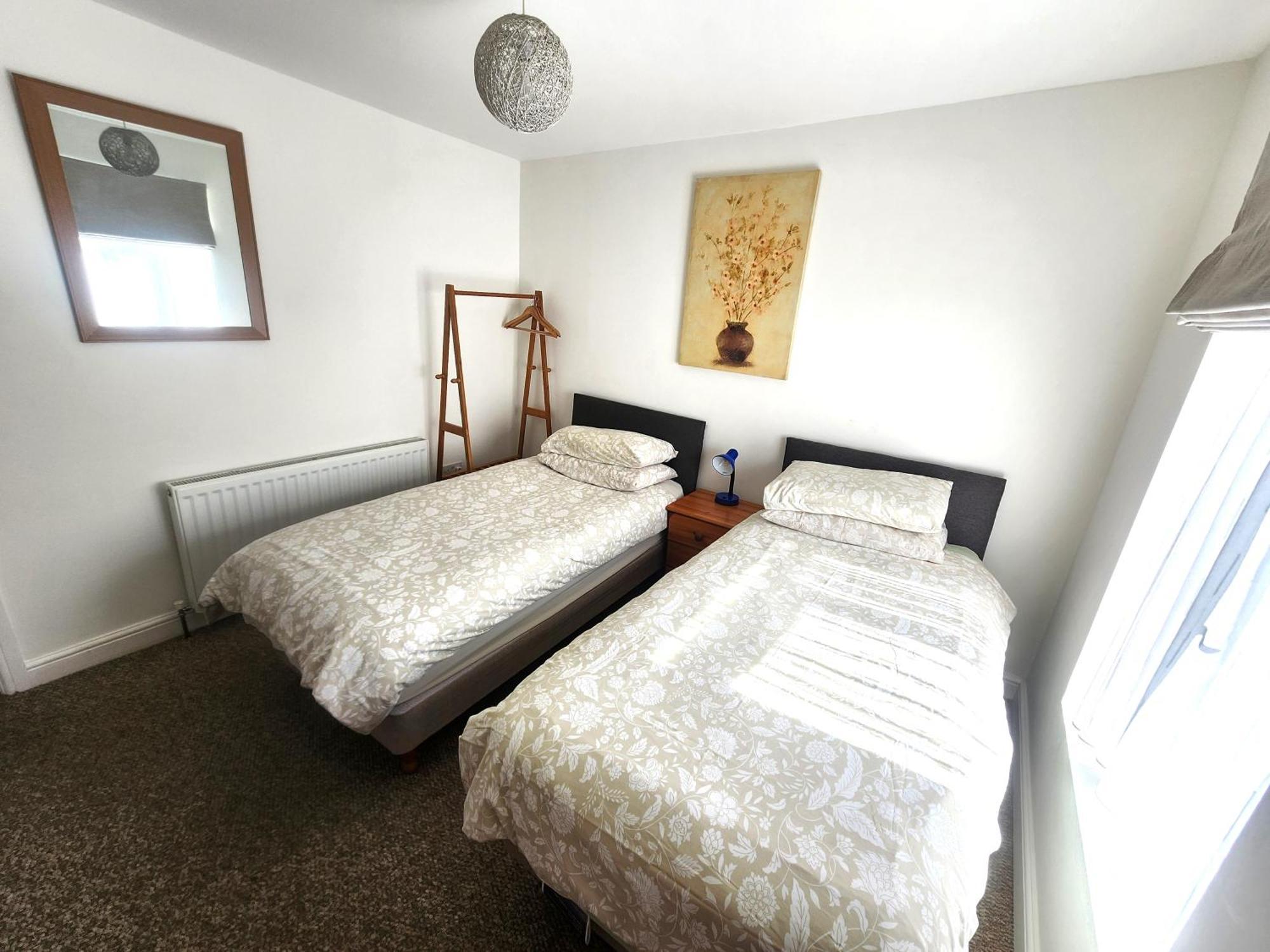 Bassett Flat With 2 Bedrooms And Superfast Wi-Fi Ситингбърн Екстериор снимка