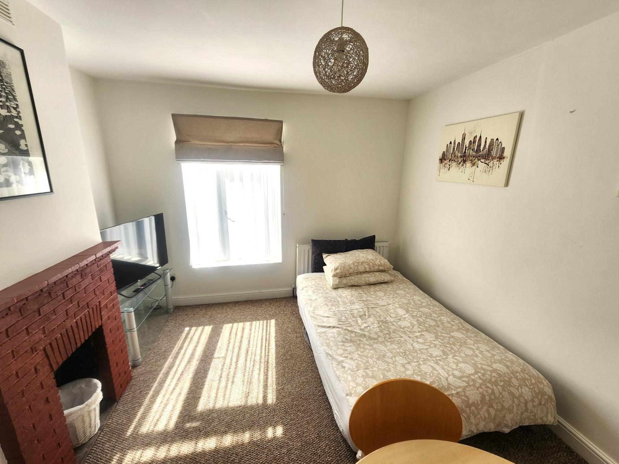 Bassett Flat With 2 Bedrooms And Superfast Wi-Fi Ситингбърн Екстериор снимка